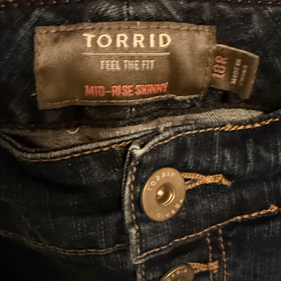 NWOT Torrid Dark Indigo Mid-Rise Skinny Jeans - Picture 2 of 10